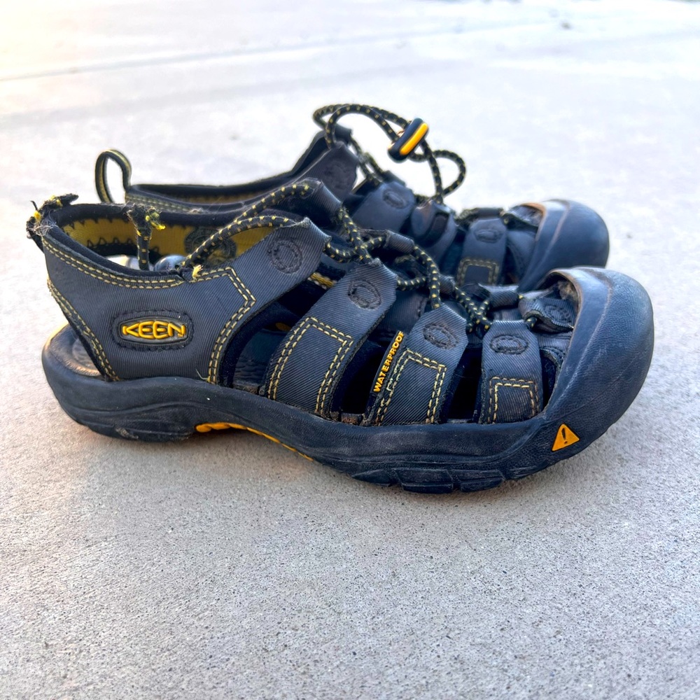 Black Keen Sandals Size 1